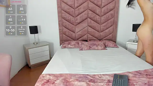 Snapshot of CoralRuiz chatting on 05.24.26 CoralRuiz online show from 05.24.26