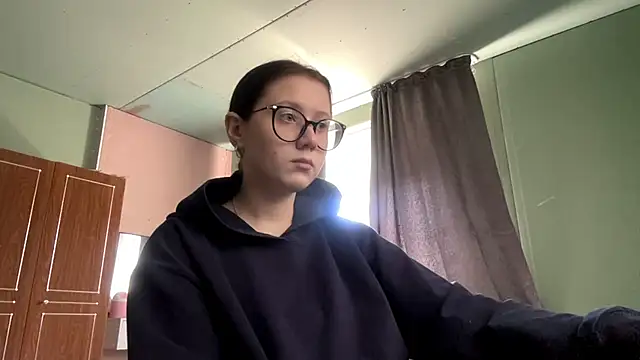 AdelleBaggenstoss online show from 05.02.26
