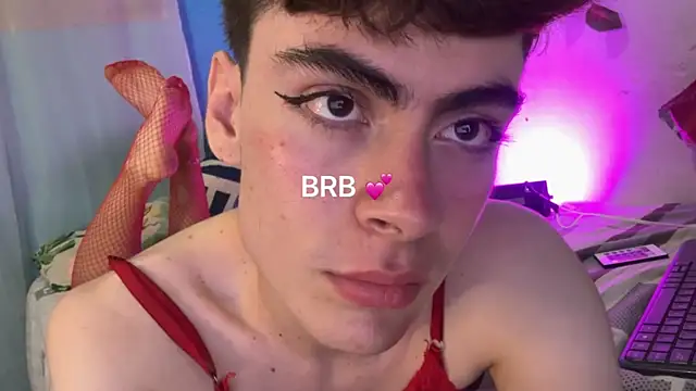 Snapshot of _peachyboy chatting on 07.18.26 peachyboy online show from 07.18.26