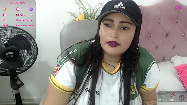 daphne glow   online show from 05.06.26