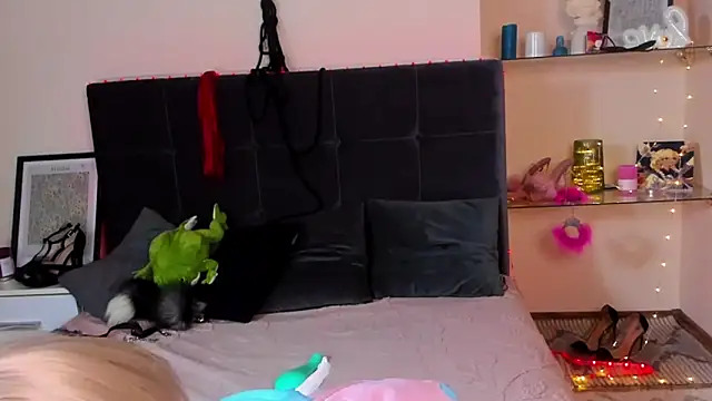AlexxisSkky online show from 05.24.26