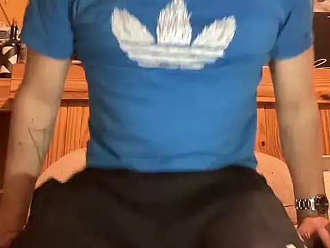 Snapshot of alecsgzz chatting on 07.30.26 alecsgzz online show from 07.30.26