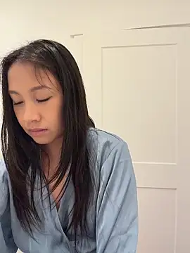 petiteTai online show from 06.05.26
