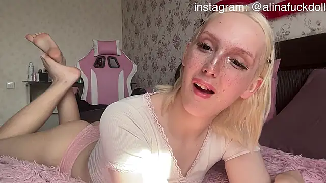 Snapshot of llinabarbie chatting on 07.19.26 llinabarbie online show from 07.19.26