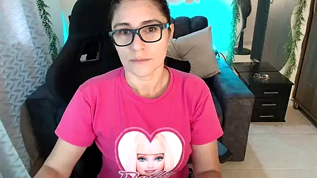 Snapshot of LUCYMILF_SEXY chatting on 07.12.26 LUCYMILF SEXY online show from 07.12.26