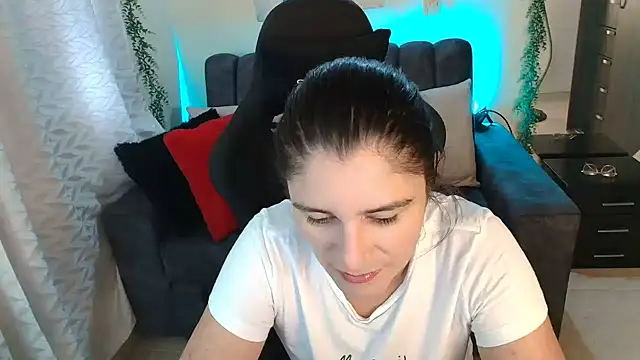 Snapshot of LUCYMILF_SEXY chatting on 07.18.26 LUCYMILF SEXY online show from 07.18.26