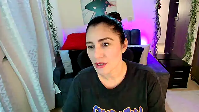 Snapshot of LUCYMILF_SEXY chatting on 07.25.26 LUCYMILF SEXY online show from 07.25.26