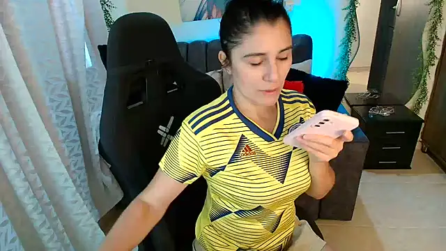 Snapshot of LUCYMILF_SEXY chatting on 08.02.26 LUCYMILF SEXY online show from 08.02.26