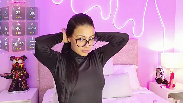 Hilaryportman149 online show from 06.17.26