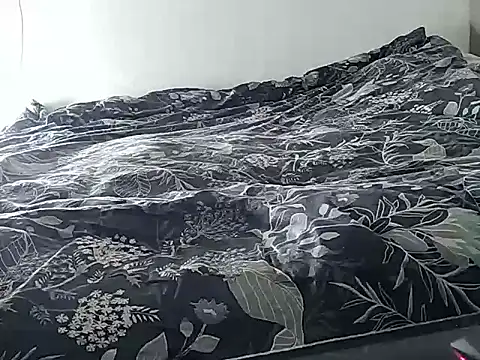 Snapshot of Carlyfr chatting on 11.27.25 Carlyfr online show from 11.27.25