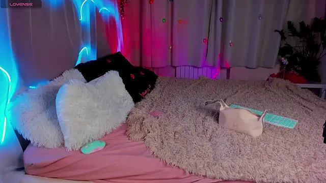 MaddyFever online show from 06.25.26