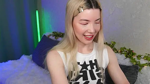 LindaThackerr online show from 05.15.26