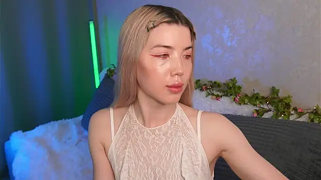 LindaThackerr online show from 05.18.26