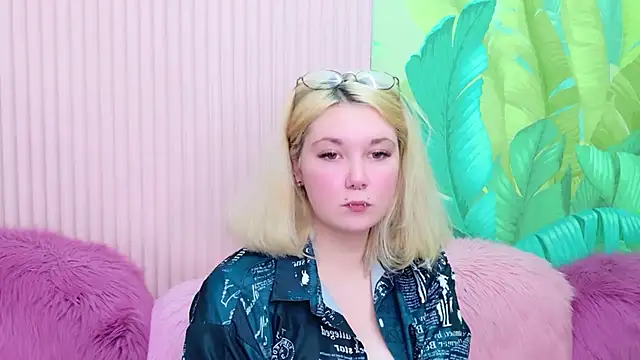 Cassey Well online show from 05.10.26