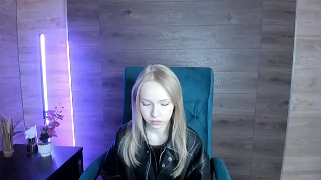 Snapshot of LovvieLov chatting on 05.06.26 LovvieLov online show from 05.06.26