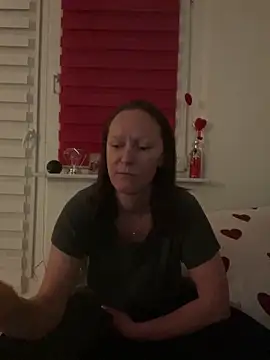 LindaLee90 online show from 06.08.26
