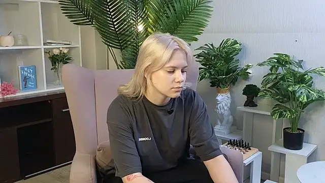 JenGinanni online show from 05.08.26