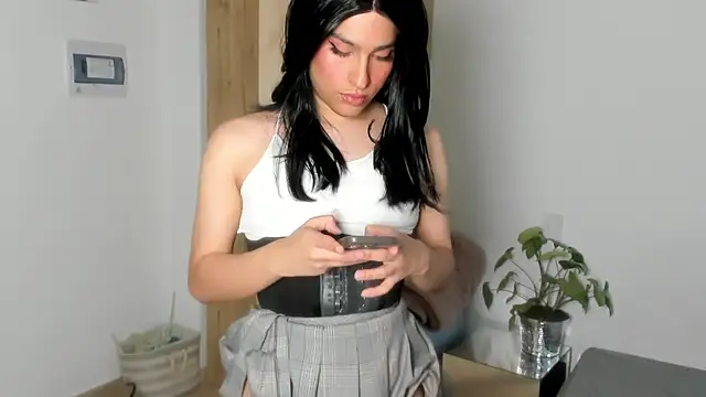 naomimoore828 online show from 05.20.26