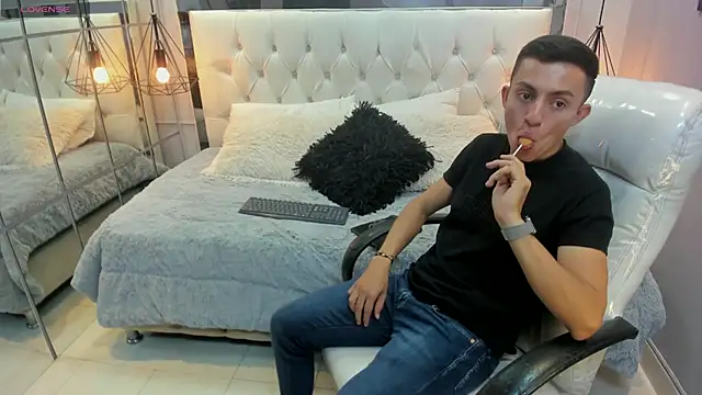 oliver chaze  online show from 05.08.26
