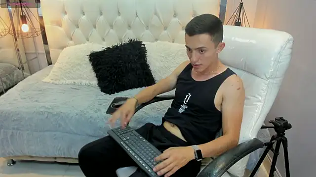 oliver chaze  online show from 05.10.26