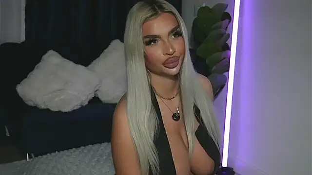 ChrystalCade online show from 07.04.26
