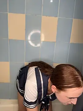 jenniferwalkers online show from 06.05.26