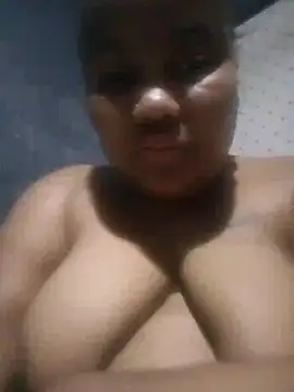 Snapshot of ChubbyMidgetxxx19 chatting on 05.25.26 ChubbyMidgetxxx19 online show from 05.25.26