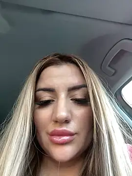 Snapshot of SophiePale chatting on 12.15.24 SophiePale online show from 12.15.24