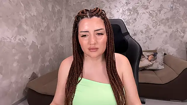 Snapshot of SophiePale chatting on 02.11.25 SophiePale online show from 02.11.25