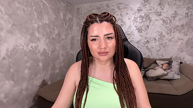 Snapshot of SophiePale chatting on 02.11.25 SophiePale online show from 02.11.25