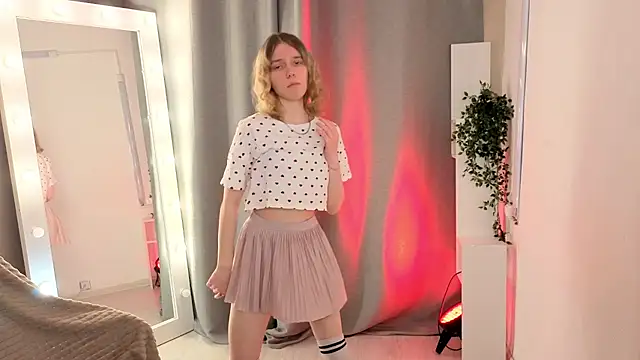 Snapshot of MilanaRayy chatting on 05.26.26 MilanaRayy online show from 05.26.26