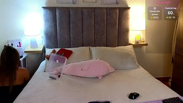 Victoria Hils online show from 06.25.26