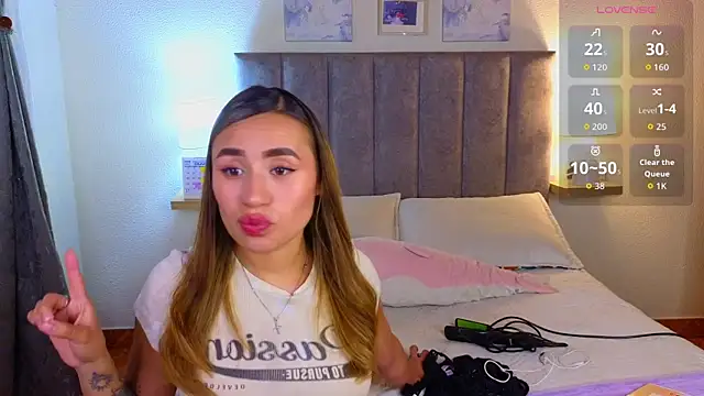 Victoria Hils online show from 07.19.26