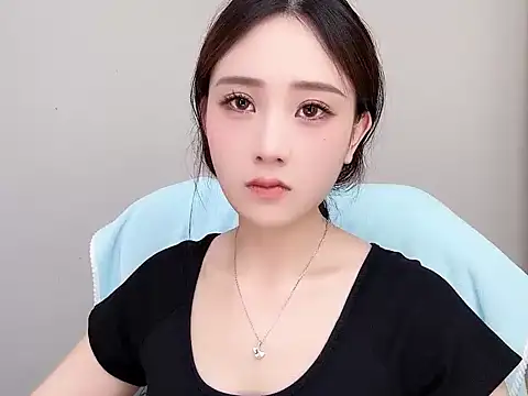  222Mia online show from 07.12.26