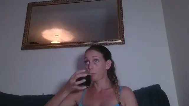 Snapshot of LouiseLovell chatting on 07.11.26 LouiseLovell online show from 07.11.26