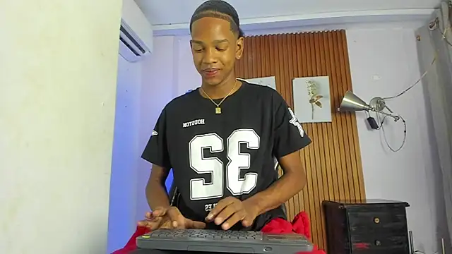 Afrowayuu online show from 06.24.26