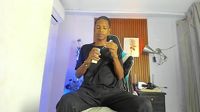 Afrowayuu online show from 06.25.26