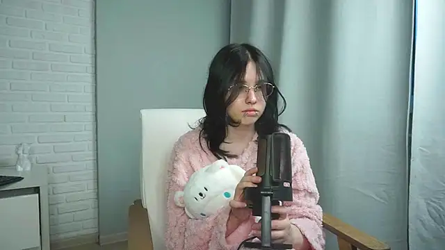 CloudyLina online show from 05.12.26