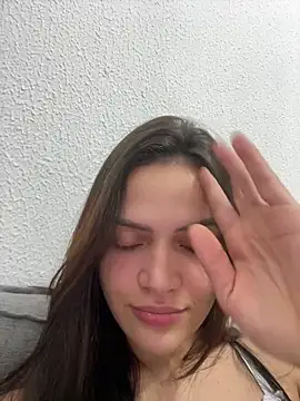 Snapshot of Sarah__hot chatting on 05.27.26 Sarah hot online show from 05.27.26