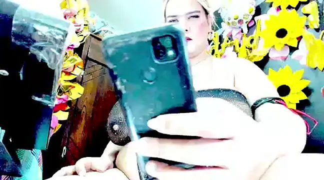 Snapshot of DirtyKhloy chatting on 02.22.25 DirtyKhloy online show from 02.22.25