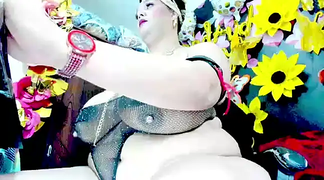 Snapshot of DirtyKhloy chatting on 02.26.25 DirtyKhloy online show from 02.26.25