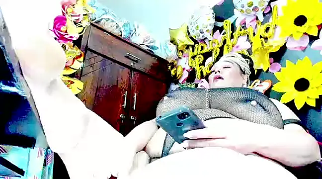 Snapshot of DirtyKhloy chatting on 03.02.25 DirtyKhloy online show from 03.02.25