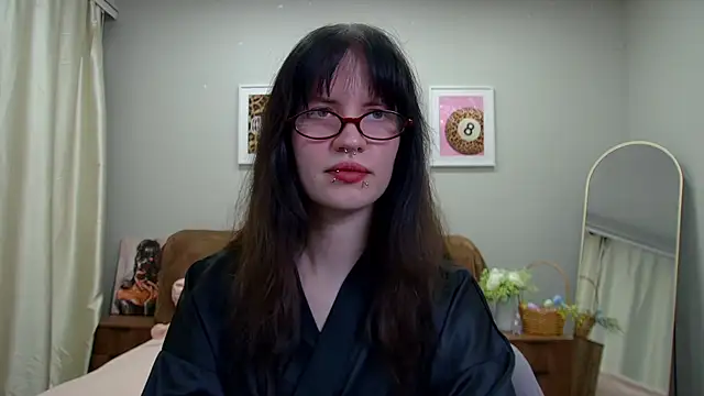 Snapshot of VivianCaro chatting on 05.15.26 VivianCaro online show from 05.15.26