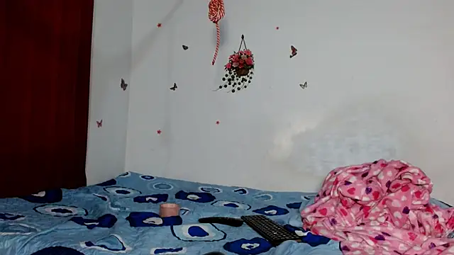 Snapshot of cristal_hotnaugthy chatting on 05.15.26 cristal hotnaugthy online show from 05.15.26