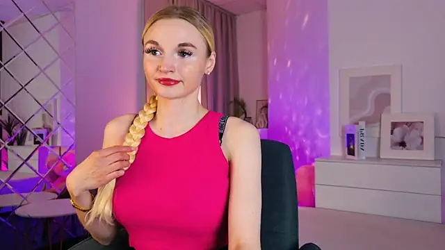 Snapshot of Mila__Lux chatting on 05.30.26 Mila Lux online show from 05.30.26