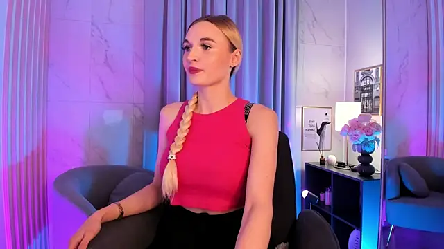 Snapshot of Mila__Lux chatting on 06.24.26 Mila Lux online show from 06.24.26
