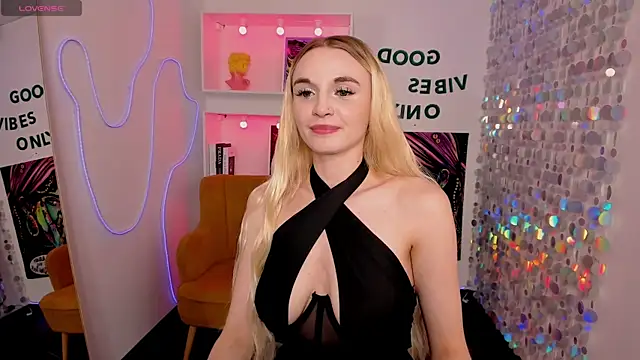 Snapshot of Mila__Lux chatting on 06.29.26 Mila Lux online show from 06.29.26