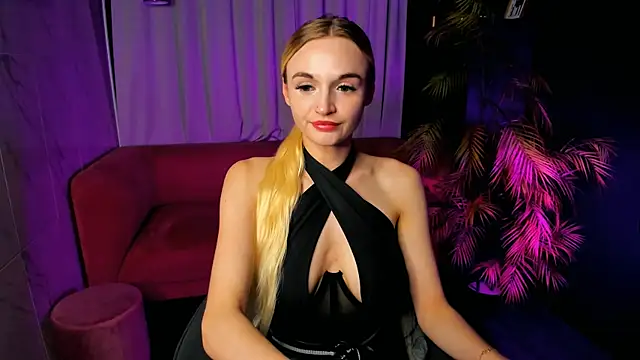 Snapshot of Mila__Lux chatting on 07.02.26 Mila Lux online show from 07.02.26
