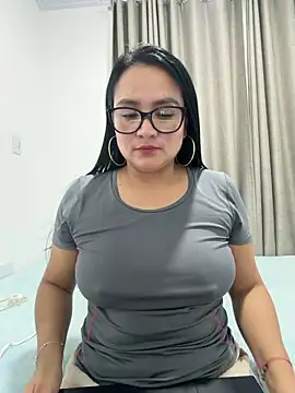 Snapshot of rousee69_ chatting on 06.18.26 rousee69 online show from 06.18.26