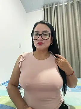 Snapshot of rousee69_ chatting on 06.28.26 rousee69 online show from 06.28.26